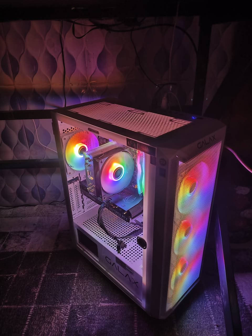 السلام عليكم تجميعه كامله ستخدام 3 اشهر

• المعالج: Ryzen 5 5500

• كارت الشاشه:   GEFORCE RTX 3060.12GB ZOTAC

• الذاكره العشوائيه :  T.FORCE 16GB RAM DDR4

• لوحة الام : ASUS PRIME B450M-ALL Windows 11

• التخزين: Lexar Nm620 M.2 2280.1TB Pcle Gen3×4 SSD

• مزود الطاقه : MSi MAG A600N 600WATT POWER 

• الكيس : GALAX REVOLUTION White 

• الشاشه الاولى:  GAME ON GOES27FHD120IPS 120Hz

•الشاشه الثانيه : HM 22inch CCTV MONITOR 

الملحقات 

• لوحه المفاتيح: REDRAGON AKALI RGB

•الماوس :HYPER X HASTE 2 Bluetooth

• يوبي اس : UPS STAR POWER 1500 VA-24V-ECO

• ماوس باد كيمنك حجم كبير 

•كرسي كيمنك شركه  KALO WICE

• ميز لون اسود حجم كبير بي اضائه RGB 

• سماعات : MARS GAMING RGB مع المايكروفون 

...............................................................

ابيع كامل المكان كوت 

 الكارتونات مال غراض موجوده

توصيل ماعدي تجيني للبيت تفحص وتاخذ

الاستفسار الاتصال *********** واتساب

سبب البيع عدم التفرغ 

 السعر 1500
