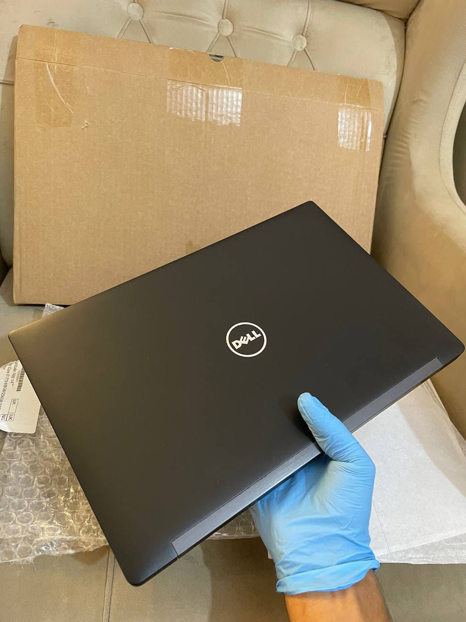 السلام عليكم 
لابتوب 7480 Dell مستخدم بنضافة عالية جدا 
خفيف الوزن سهل التنقل معالج قوي وشاشة لمس 

المواصفات 
المعالج Core i7 الجيل السابع 
الرام 8 كيكا 
الهارد 256 كيكا SSD
حجم الشاشة 14 انج بدقة FHD والشاشة لمس جميلة جدا 
كيبورد عربي انكليزي ضوئي 
يحتوي على كامرة + منفذ Type C + منفذ HDMI  
بطارية ليثيوم قوية من 2 الى 4 ساعات مع ضمان ساعة كاملة فما فوق 

ضمان باللابتوب لمدة اسبوع كامل استبدال في حال وجود أي خلل او عطل 

سعر اللابتوب 290 الف شامل التوصيل لباب البيت 

العنوان كربلاء المقدسة الحر حي العسكري بناية مجمع التراث الطبي مركز التواصل 

للطلب: ***********
