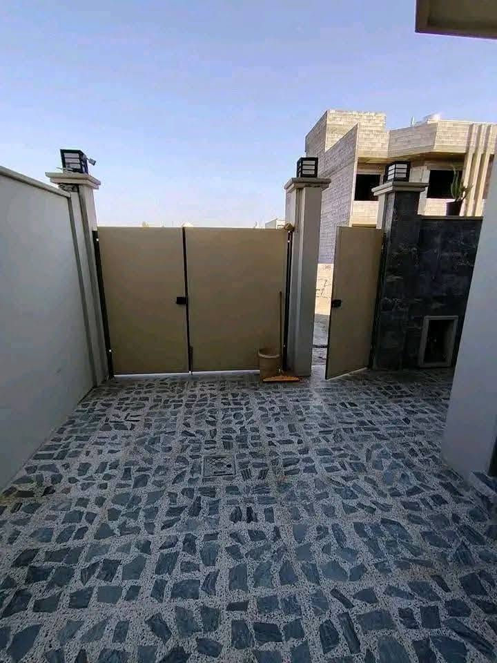 للبيع للبيع دار سكني ملك صرف طابو الزهور📍
 المساحه 150م 📍طابقين الموقع حي السماح الأطباء 
 الطابق الأول 2غرفه نوم وهول وأستقبال وكراج وصحيات📍
 الطابق الثاني 
3غرف نوم وصحيات وصطح عالي وناصي  📍
للتواصل والاستفسار اتصل ع ارقام التاليه 
***********
***********📍
***********📍
*********** 📍
*********** 📍
