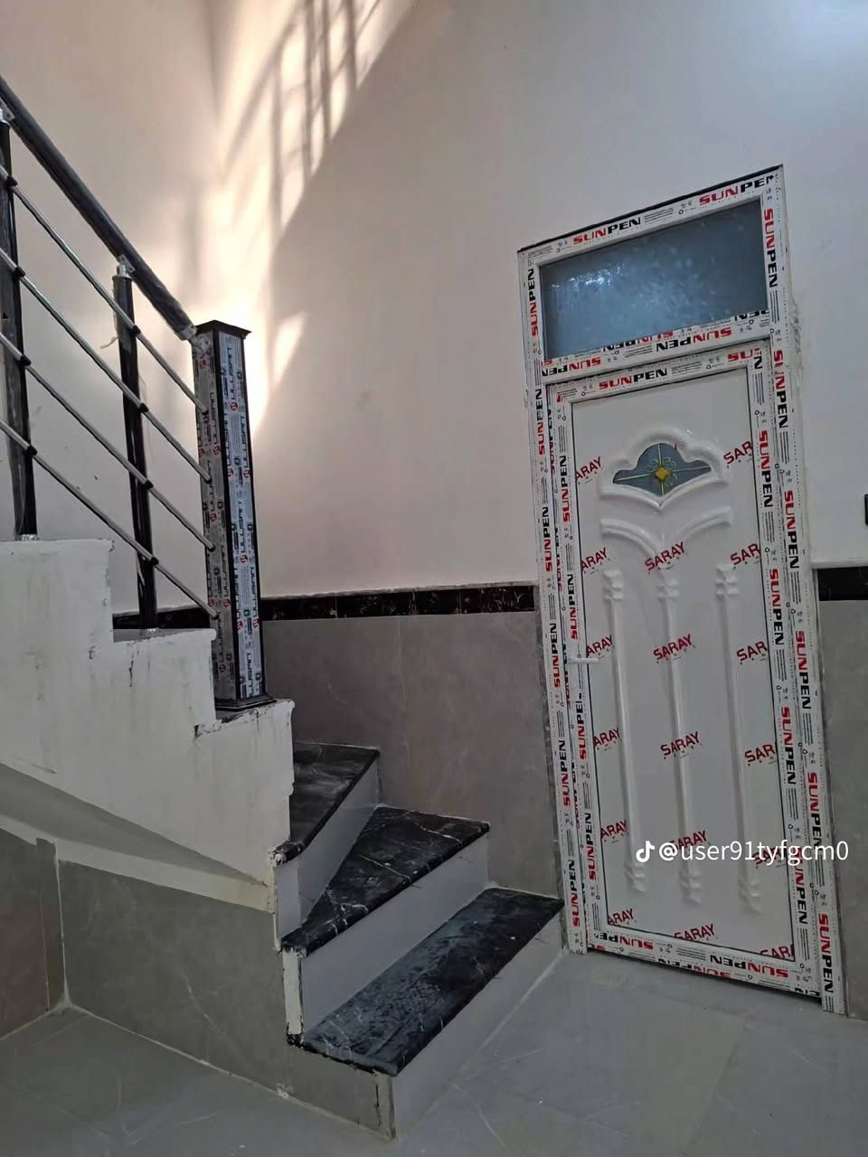دار ١٠٠م مربع حي عبجيه شارع ١٢م مقابل سياج المدرسه ***********
