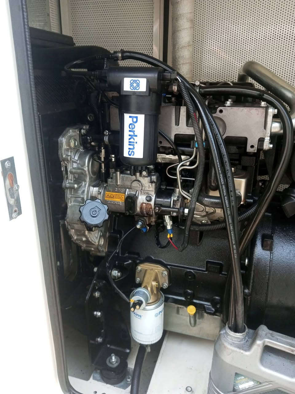 السلام عليكم 
مولد بيركنز انكليزي اصلي KVA65
3سلندر 105.    كاتم 100%🔊
العنوان أربيل اصناعه الجنوبي
الاستفسار عل واتساب📞
*********** 📞*********** 
توصيل كافه المحافظات🚛
