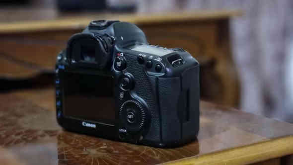 كانون 5D مارك3 وياهه عدسه 50m فتحه1/4
الملحقات
بطاريا حزام كارتون شاحنه 
بغداد الحسينيه 
***********
