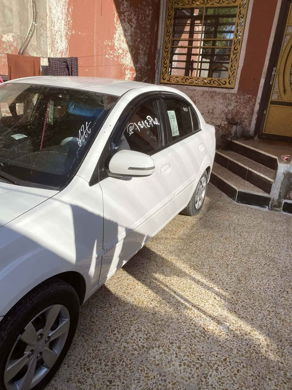 كيا ريو للبيع موديل 2012 جاملغ امامي يمين صبغ بدون دواخل  وبدون بارد سياره حيل حلوه داخل أسود برايد محرك 16 ومنظومة غاز 102 وبي مجال 
***********
***********

