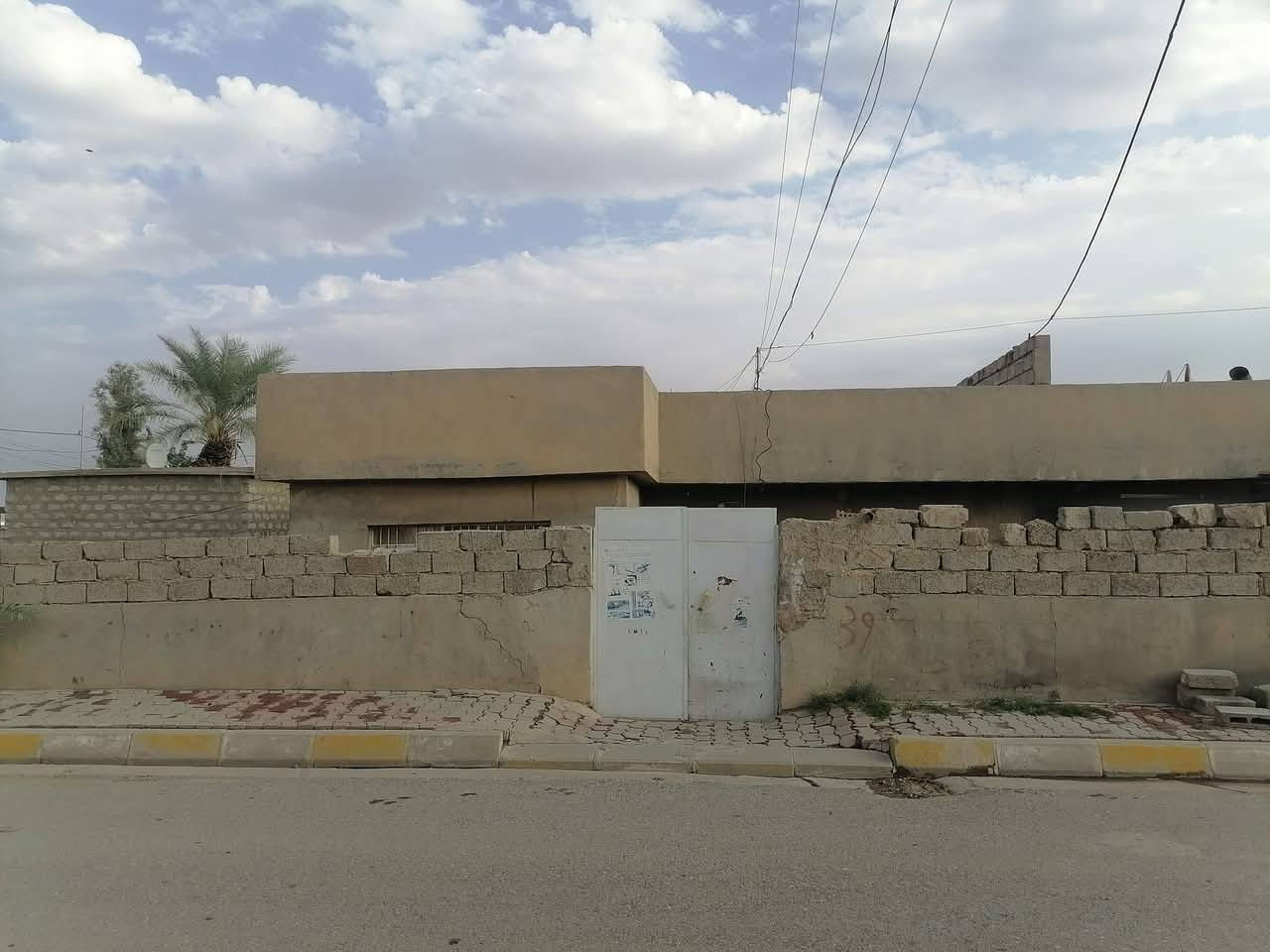 السلام عليكم ورحمة وبركاته 
لبيع لبيع بيت مساحة 540متر ركن  طابو ابسم العجوز مابي اي مشكله 
العنوان اليرموك ماقبل دائرة الري 
ويرحم ولديك لاجيبلي ابو عقار 
اللا ستفسار ***********
