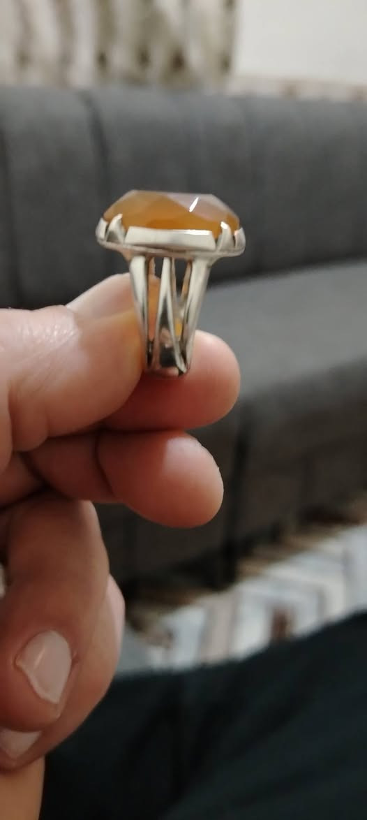 عقيق يماني مشمشي مترش صياغه ثقيله جدا بيع فقط رقم الهاتف ***********
السعر 150 الف
