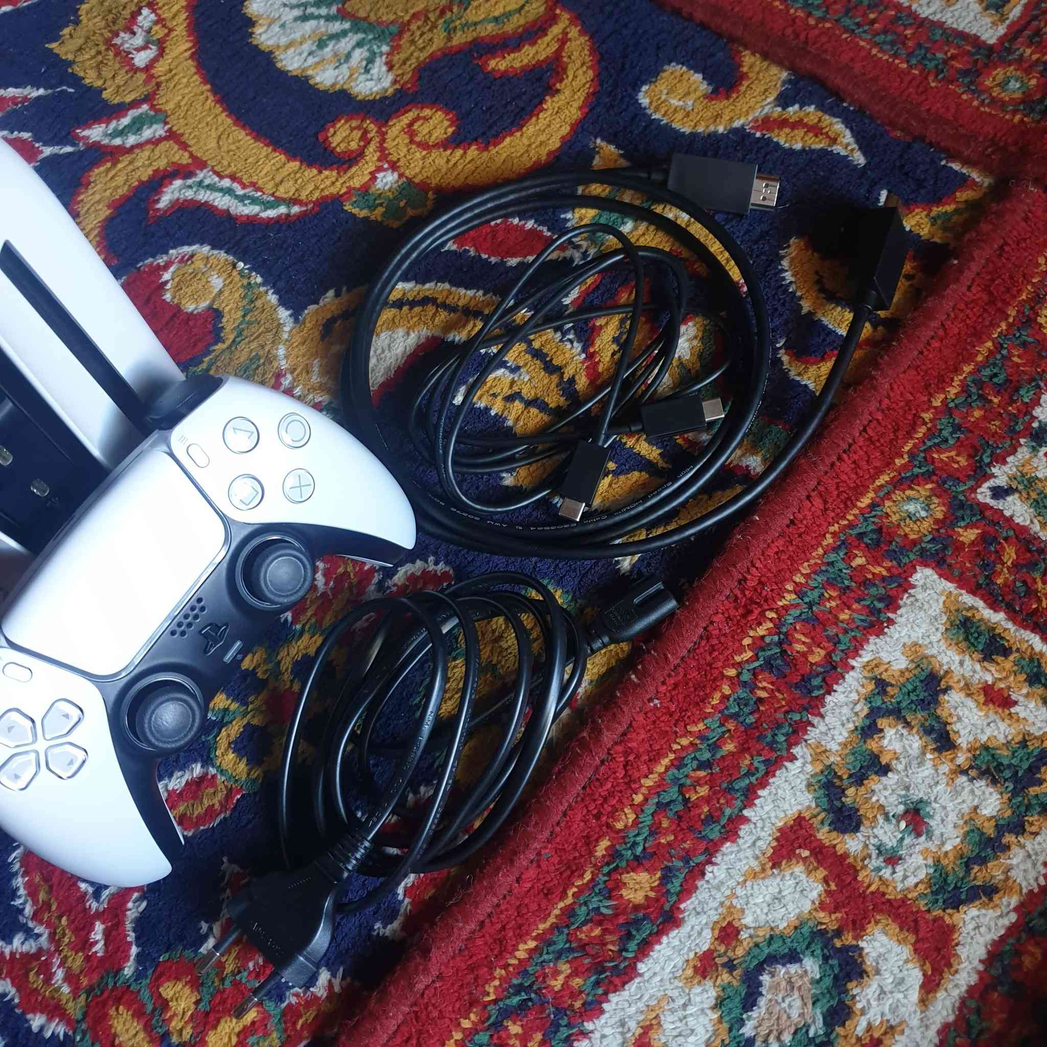 السلام عليكم
بلي فايف برو اوربي مستخدم شيء بسيط 
الجهاز نضيف 100%100 حالة حال جديد 
مع دسك درايف وقاعدة كلهم جدد وكامل ملحقات 
السعر مليون 150 الف 
توصيل ماعندي تجيني وتفحص وتاخذ 
مكاني بغداد مدينة الصدر رقمي بي واتساب ***********
