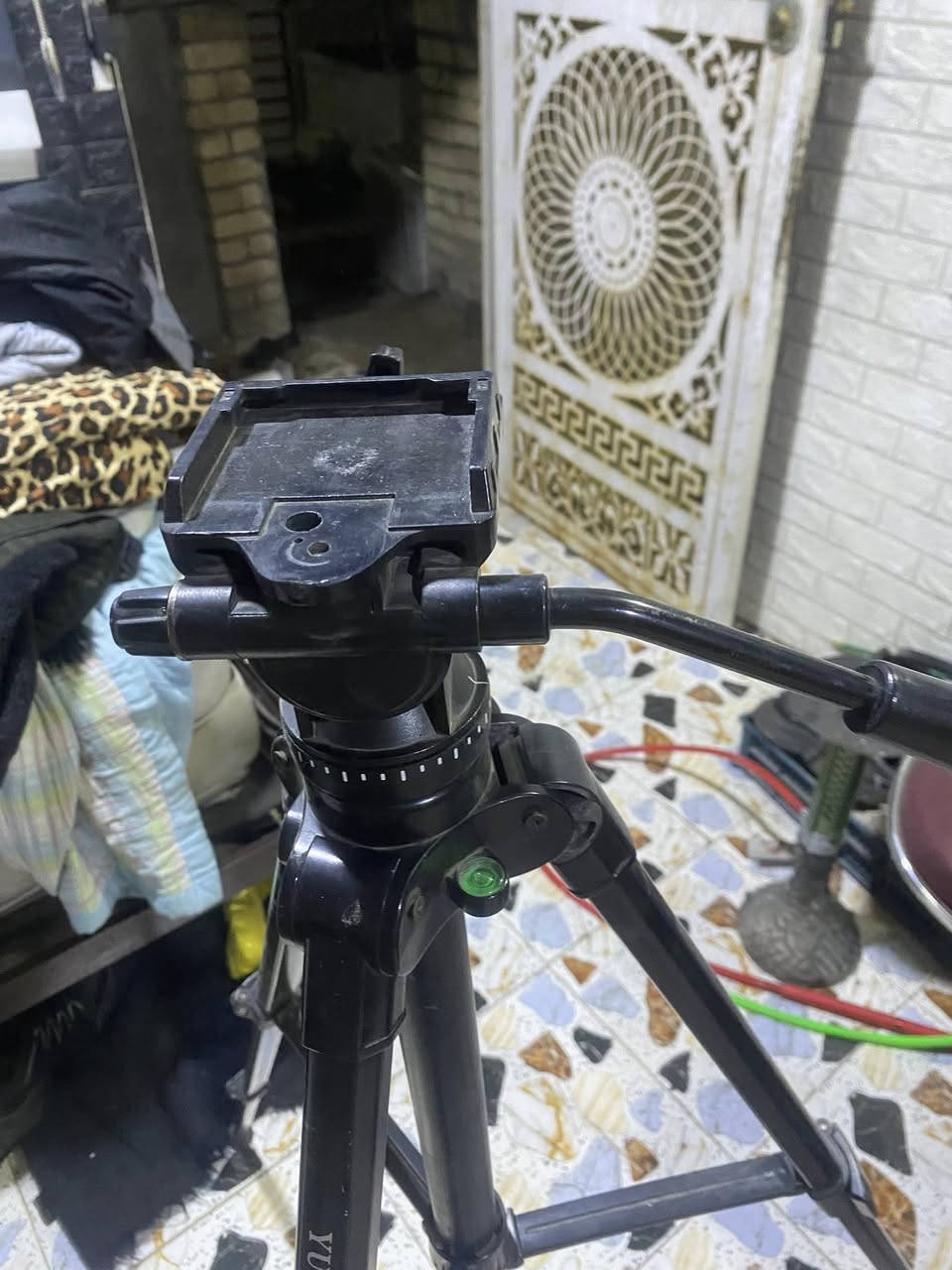 سلام عليكم 
استاند كامره للبيع
قيم واخذ
مكاني الامين ثانيه 
***********
