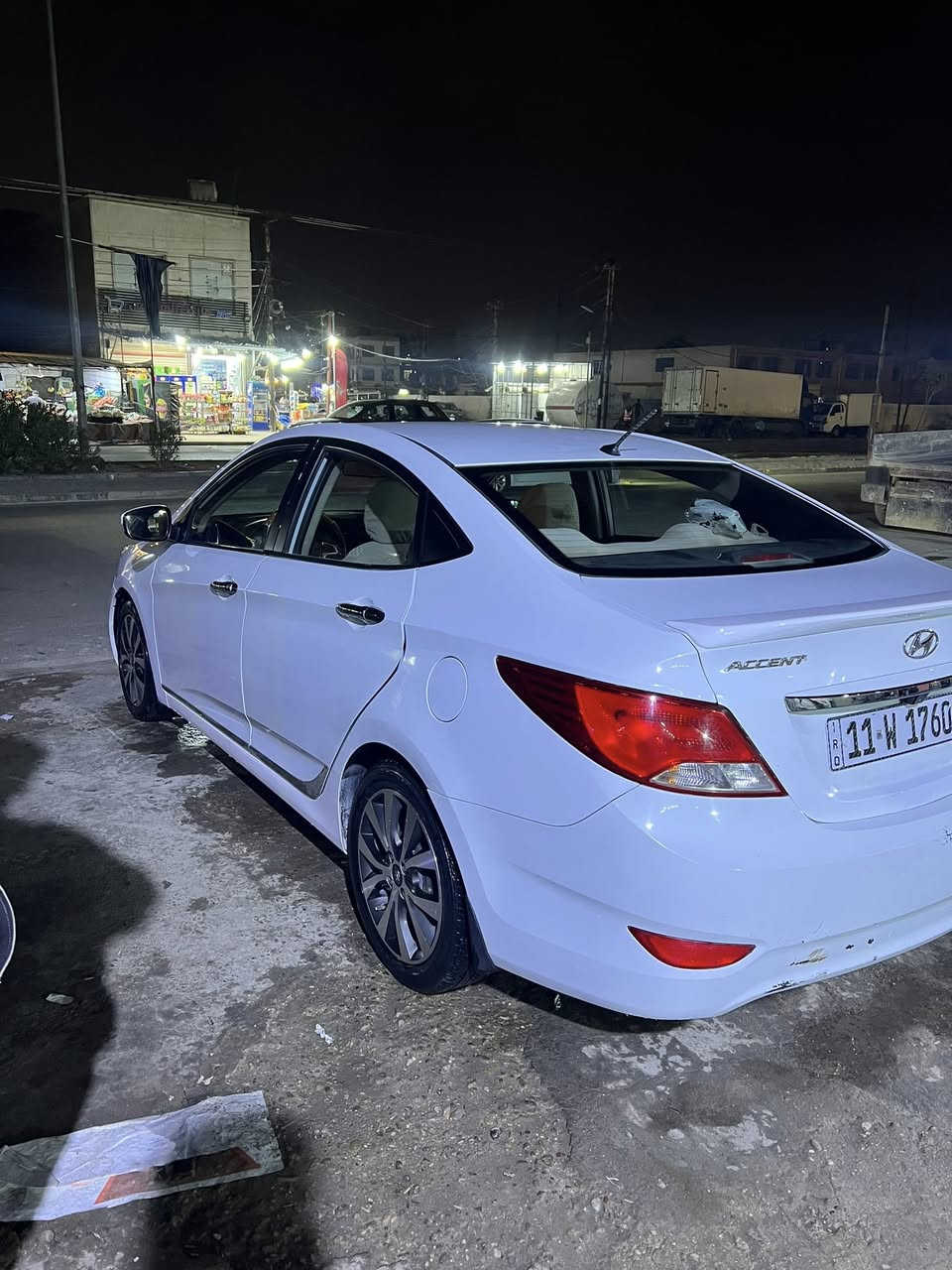 للبيع اكسنت خليجي مديل (2016)محرك دوش (1600)ماشيه(123)الف كيلو متر فول موصفات رقم بغداد الجديد بسمي مكفوله فقط شبر بل باب الخلفي صبغ ومكانات بارد كما وضح بل سونار سيارة جاهزة ما بيه اي نقص تبريد محرك كير تايرات صدر جيدا السعر117 وبيه مجال مكاني بغداد حي جهاد ***********
