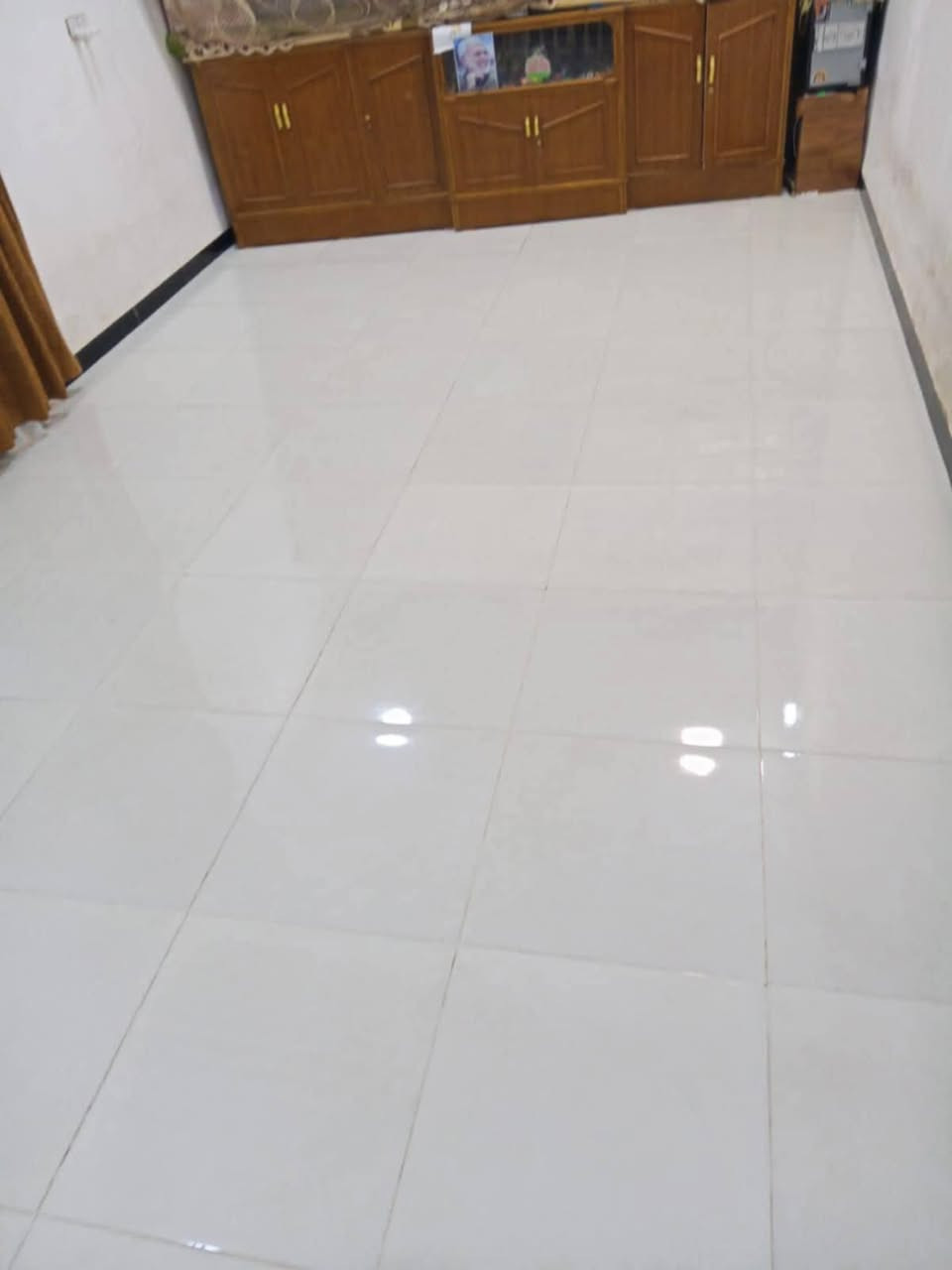 الكوت :
بيت مساحته 200م في حي الحوراء شارع الحشد طابقين الأول متكون من غرفه وهول واستقبال ومطبخ وصحيات داخليه وخارجيه والطابق الثاني غرفتين بس سقفهن سندويج بناء حديث عرض الشارع 20م خدمات كامله ماء وكهرباء ومجاري والشارع صب بقية التفاصيل يم صاحبه السعر 135 مليون وبيه مجال .


**إذا كنت صاحب هذا الإعلان وتريد حذفه لأي سبب، رجاءا أرسل رسالة إلى الدعم الفني**