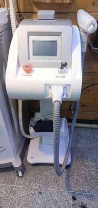 ✨ جهاز ليزر للبيع – استعمال قليل  جداً وبسعر يناسب الجميع! ✨  🔹 الجهاز...