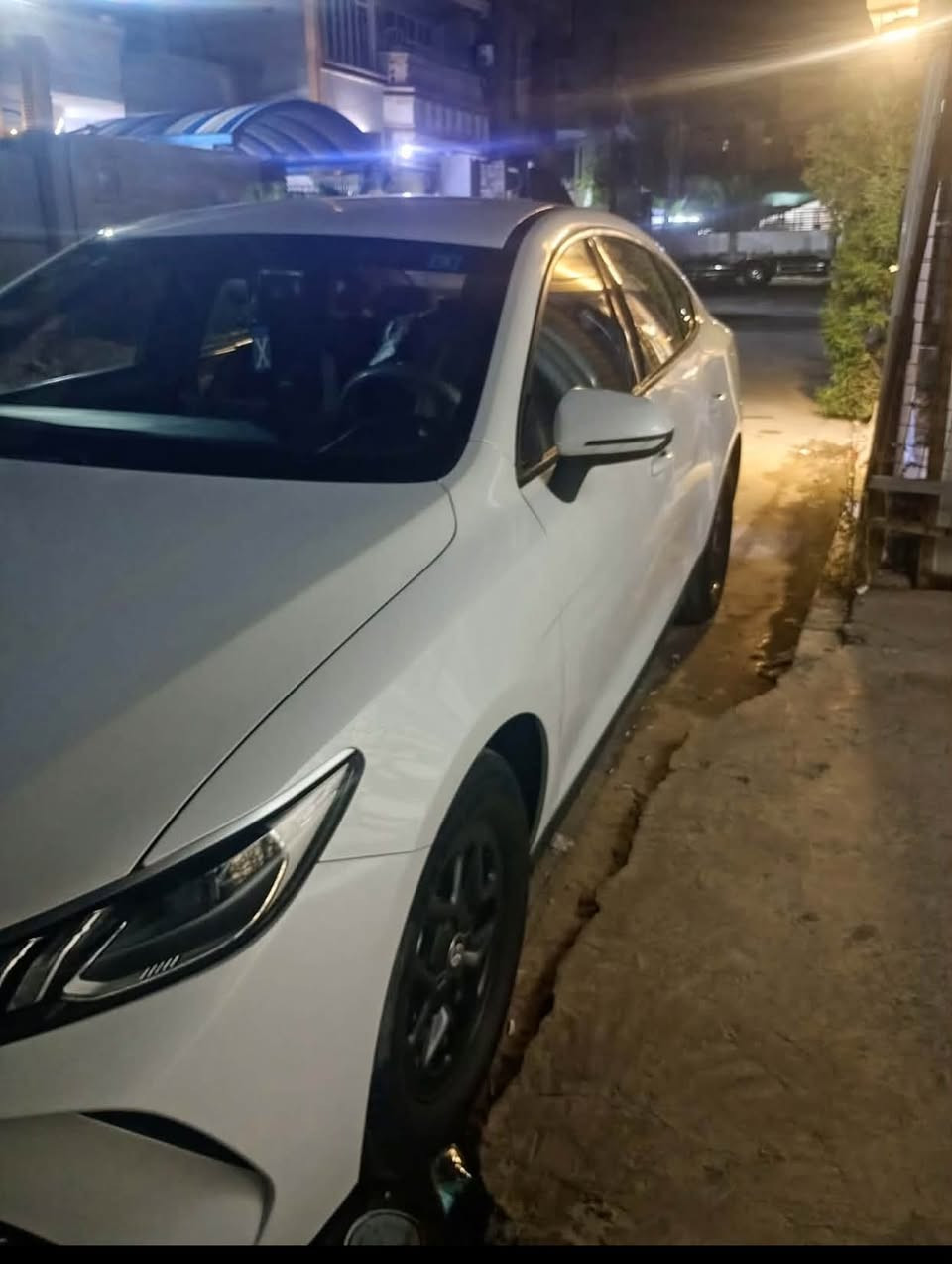 سلام عليكم سياره كن جلاس مكفوله بيه بس شويه بارد باب الساىق كفاله عامه السعر ١٨٠٠٠ مليون العنوان بلديات مضمار ***********
