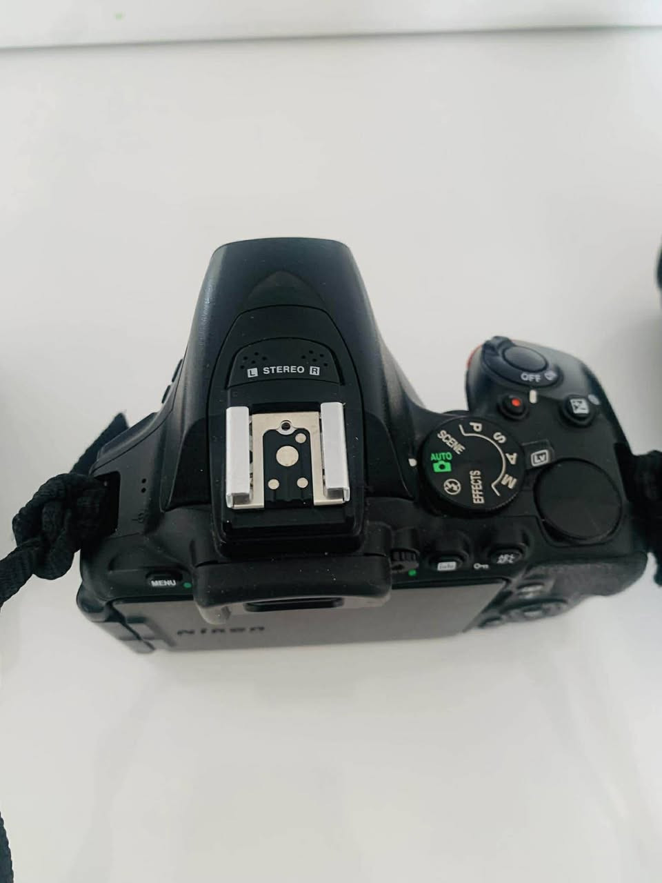 كامره نيكون5600لببيع مع جميع ملحقاته مثل ماموضح بل صوره لتفاصيل اكثر اتصال على الرقم  ***********
