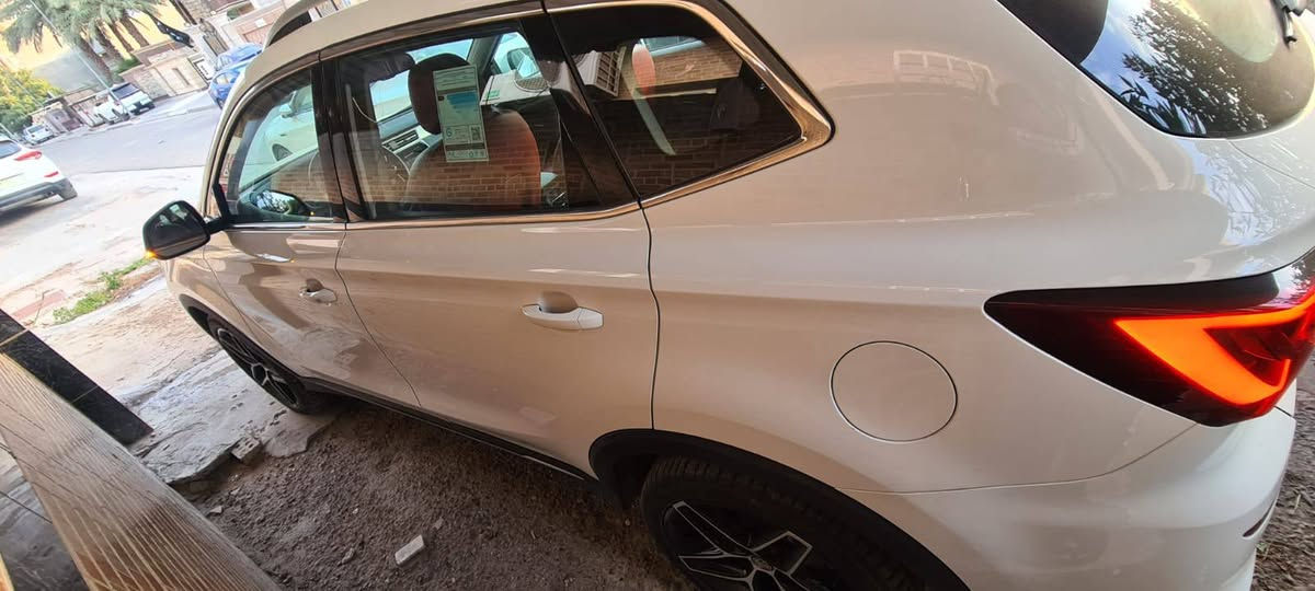 سياره MG ,RX5
موديل 2024 
وارد صيني
بنزين 
ماشيه 1000 كم زيرو
بدون ضربه 
السعر نقد 167 ورقه
بدون رقم رقمها فحص موقت 
العنوان. بغداد الجديده مقابل الدرويش 
الاستفسار اكثر على الرقم ***********
الحاج ابو ابراهيم العبيدي
