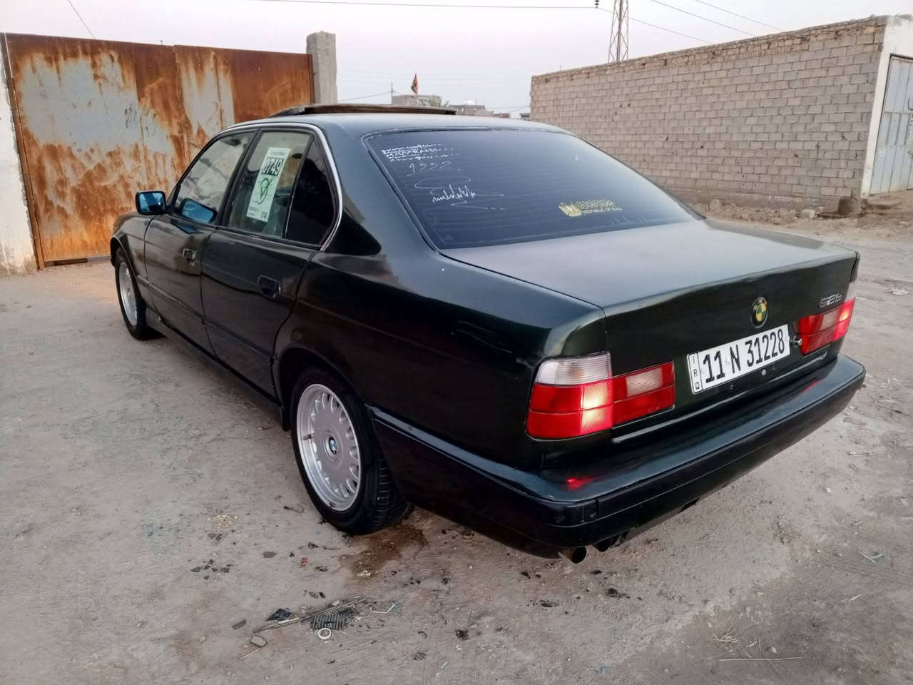 السلام عليكم لبيع
BMW..525 

اصل موديل 92فول مواصفات
سلايت روف 
كشنات جلد كهربائي جديد
محرك وكير جديد 
محرك مسكر تك فانوس 
حداديه خير من الله 
تخم تاير جديد 
تبريد مو شغال 
مصبوغه عام جماليه 
رقم بغداد نكليزي سنويه وهزه جديده
السعر 48وبيه مجال لشراي
الاستفسار على رقم ***********
