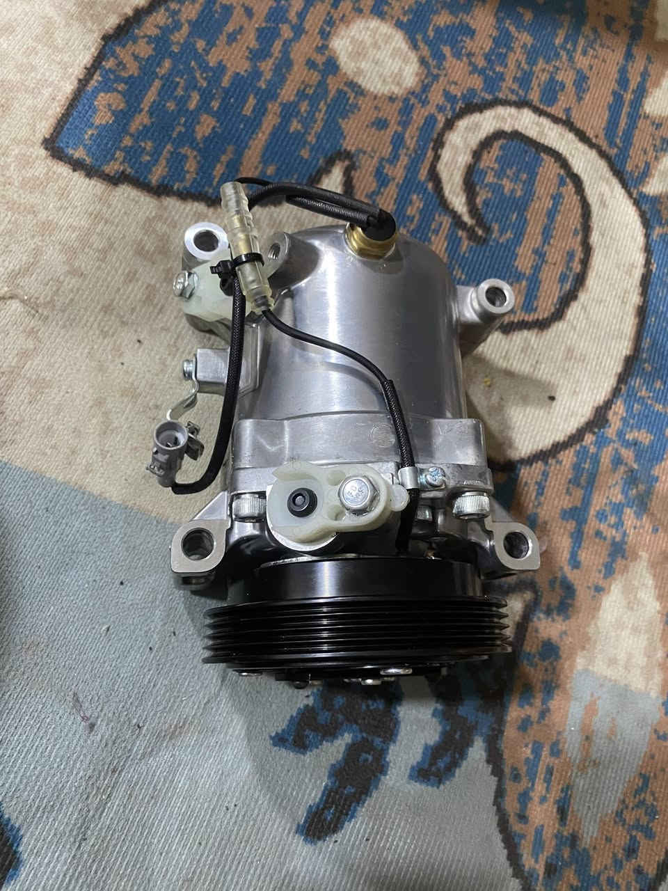 كبريسر مال سياره طلعلي بل بضاعه امزون بل كوكل طلعلي جوكر على كورلا22وعلى سورنتو 5سيارات الي فيده يطيني سعر بي وبلعافيه اعله سعر ابيع خاص موجود
