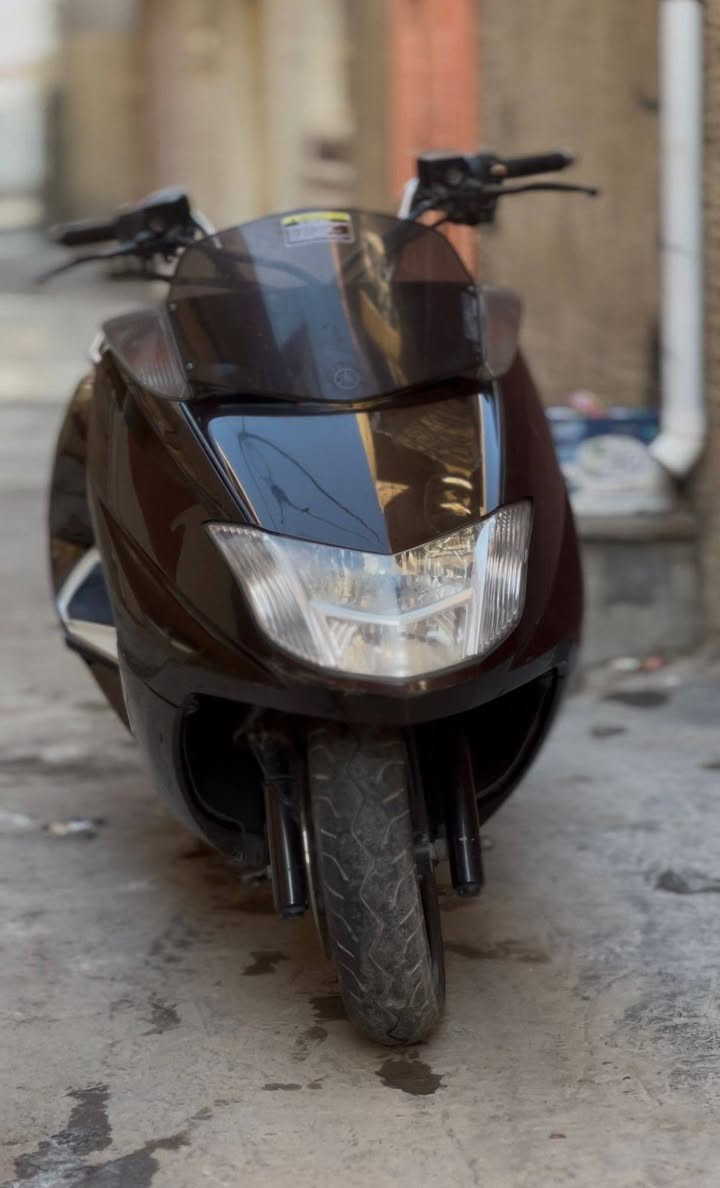 السلام عليكم فورزا نوع ياماها ماجستي
السعر 900 وبيه مجال 
المكينه 250 رابع
 ماشيه 17 الف 
دراجه. مكفوله من كلشي
ما مفتوحه ابد 
كلشي شغال بيه 
البيع ومرواس
***********
