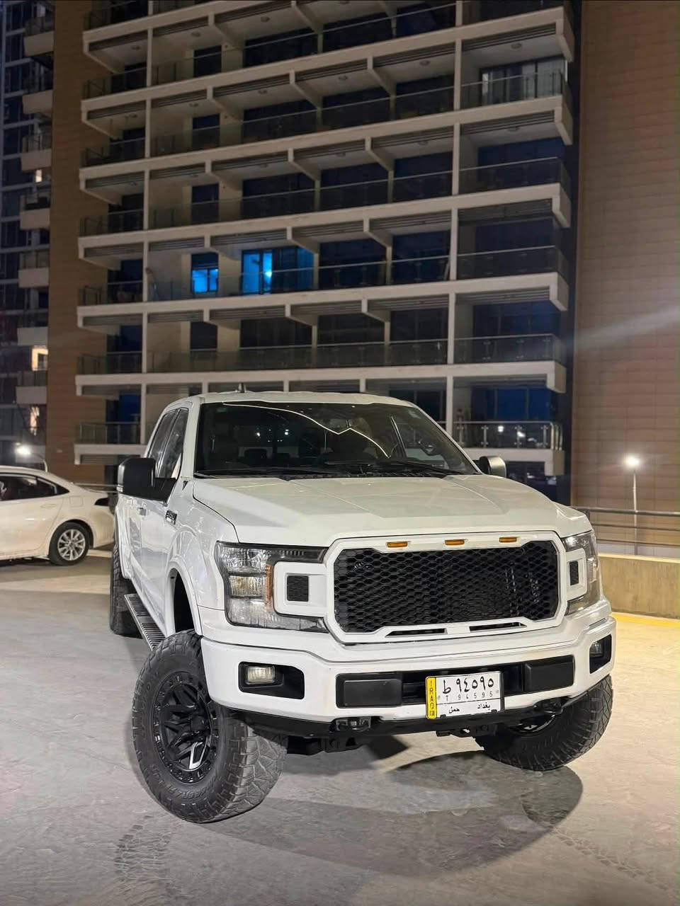 سلام عليكم للبيع فورد اف 150 Xlt  للبيع
موديل 2020
رقم السياره بغداد
اللون ابيض
باب طويل 
كير اوتاماتيك  ١٠ نمر 
كشنات كهربائيه سائق والبصفه
تسخين مقاعد
شاشه جبيره تدعم ابل كار بلي واندرويد اوتو 
تبريد ضمان ثلج
كير مكينه شرط 
محرك 3500
6 سلندر  تيربو مزوده
ماشي  96
كامرات ٣٦٠
رادارات كامله امامي خلفي 
رادار نقطه عمياء 
كامره  خلفيه البچم كبس 
 حادث بسيط جدآ قطعه وحده صبغ 
السياره معلاية 7 انج من امريكا شغل ابلادي مكان السياره العامرية 
للاستفسار : ‭***********
