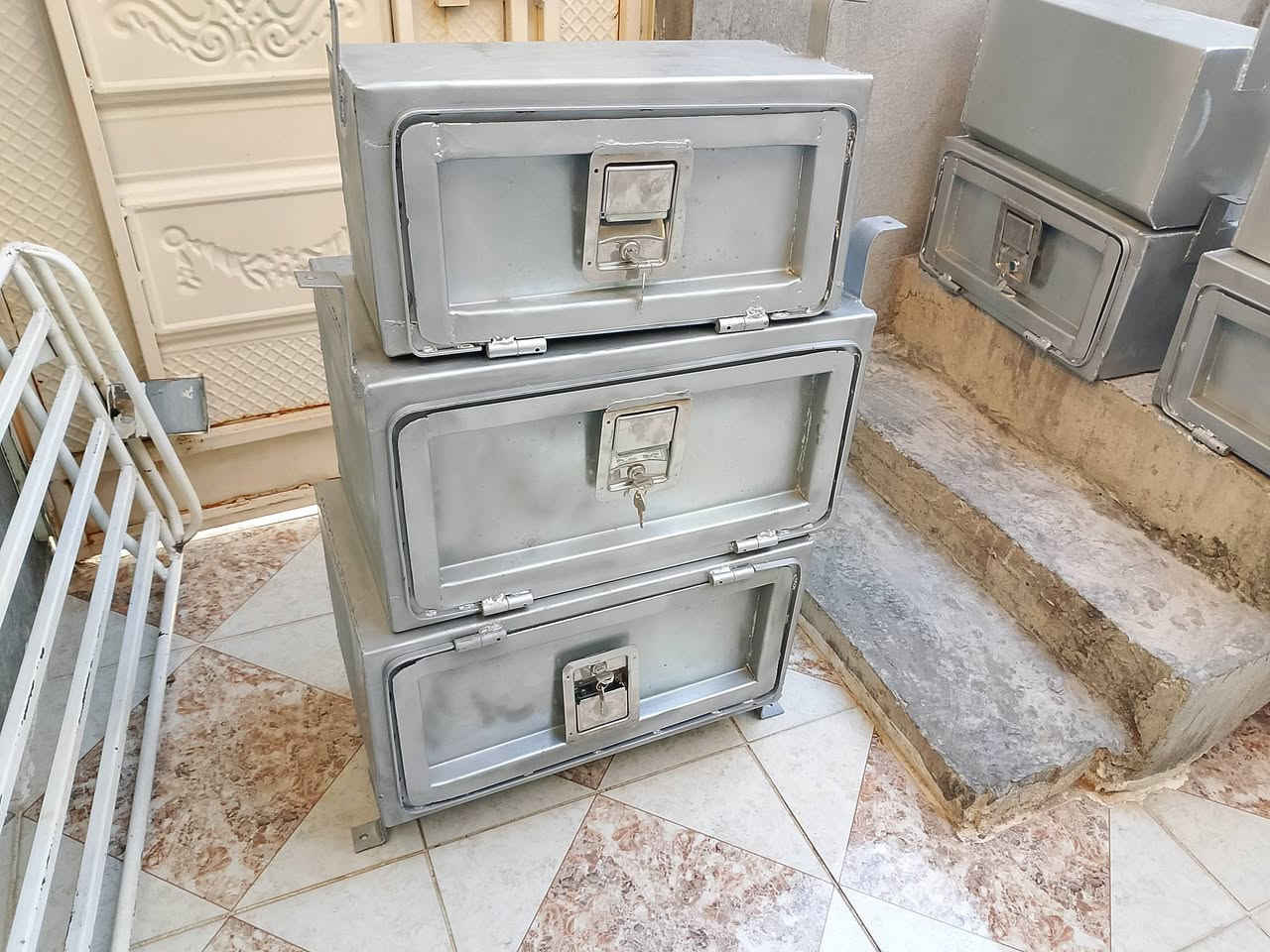 وەجبەی تازەگەیشت  سندوق تانکی جەلال بۆفرۆشتن 2700و4000شوێن حاجیاوا *********** ***********
