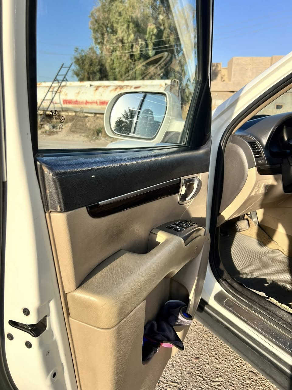 السلام عليكم للبيع سنتاڤي لون ابيض موديل 2012 فوول واحد ع واحد رقم بغداد   تحويل مباشر سنويه باسمي نافذه لل2027 مكفوله من الغرامات 

كير محرك كفاله  محرك3500✈️
تبريد ثلث قطع 
نشاط فول🆕 
فور ويل   سياره جاهزه  من كلشي  
بيها صبغ الچاملغ الخلفي وبارد براس البنيد اصبعين ‼️ 
تبريد ثلج 🧊 تدفىه نار 🔥 
كهربائيات كلها شغاله. 🆕
منظومه البانزين دايمها قبل فتره
تخم تاير صدر فول  🆕 
مسجل فول تخم سماعات 🔊  
ارضيه جلد. السياره بصمه وفتحه مفوله لل اخير ويل كب

السياره جاهزه من كلشي. وحلوه مال جناي ومتعوب عليها 

السعر 💵 170💵 وبيها مجال بيع فقط
مكان السياره 
صلاح الدين  الضلوعيه 
***********
