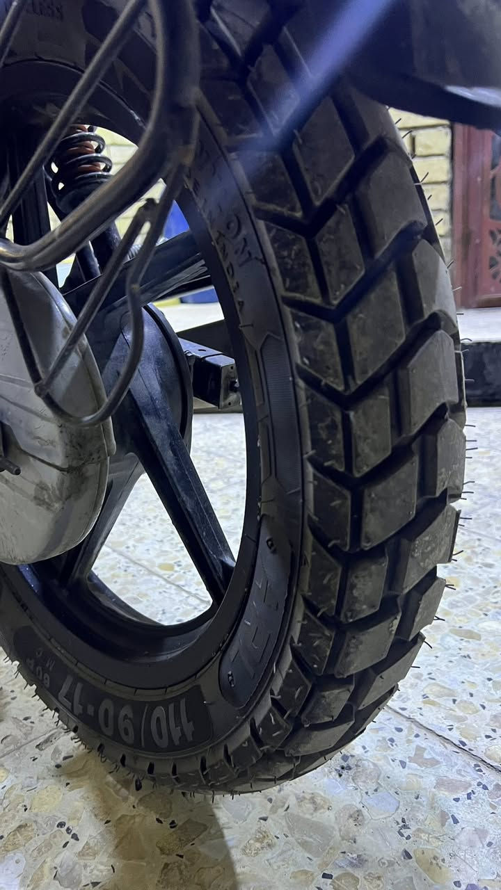 السلام عليكم بوكسر 22  رقم وسنويه  بسمي تحويل ثاني يوم سنويه نكليزي رقم عربي حولت السنويه ورجعت ما تسلمت لوحات ضل بيه لوحه عربيه من تتحول بسمك تستلم نكليزي  
محرك مكفول من تبخير وتنقيص تخم تاير جديد جبلي قبل يومين شديته الدراجه ما مفيلسه عوزه تبديل زنجيل وتفيلسه

مكاني بغداد الشعله 
سعرها 2350 وبيه مجال 

  موجود بكل وقت واتساب أو تصال 

اسف على أطاله 

***********
