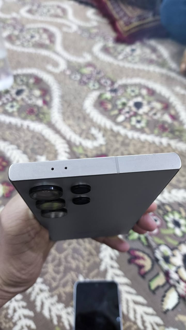 #للبيع
سامسونك S24 ultra  فول نضافة
مكفول من كلشي 
كامل ملحقات 
ذاكرة 256
السعر مليون وبي مجال
للتواصل ماسنجر 
او واتساب ***********
