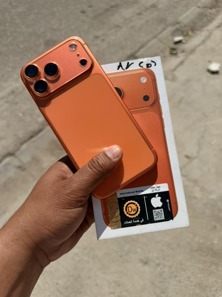 ايفون 17 برو ماكس  اي سيم ذ 256 بطاريه 99 حدتث وصارت هيج جهاز اخو الجديد نضيف حيل العسر مليون 1850 الجهاز من النسخ الاولى ***********
