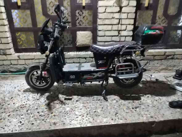 السلام عليكم
دراجة جبلي الاخوين موديل 22 كلشي شغال بي اي نقص مابي 
بطاريات تقرة 9ونص الدراجه خير من الله نظافة فول السعر   650 وبي مجال بسيط للا ستفسار الاتصال عل الرقم 
***********
***********
