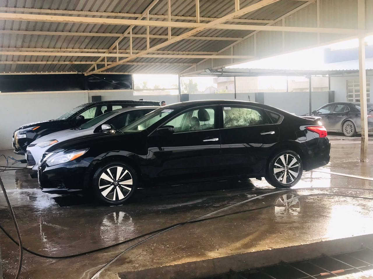 السلام عليكم ورحمة الله وبركاته نيسان التيما موديل 17رقم أربيل ضرر ٣قطع بدون دواخل كير ومحرك شرط صدر جديد كهربائيات كله شغاله شرط تحويل والوكاله السعر 115وبيه مجال تصال عل رقم *********** او خاص
