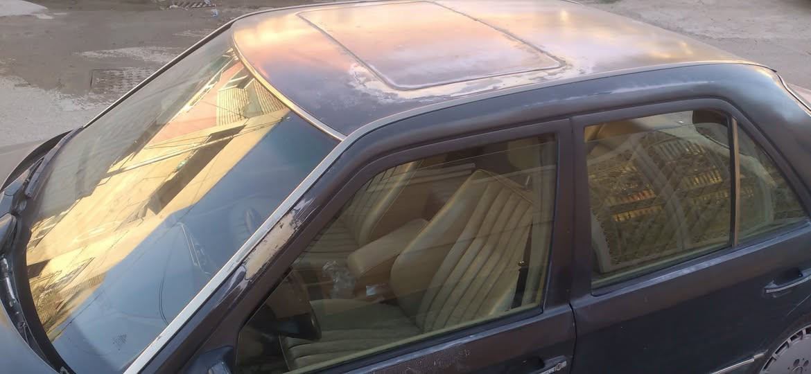 السلام عليكم مارسدس دب موديل 91 مكينه بطه رقم بغداد بسمي السعر ٤٠ ورقه اتصال *********** حبي الشراي يتصل والصور كدامك
