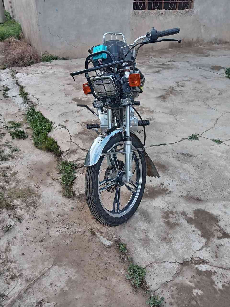 سيفان خمسه كير لبيع موديل عشرين 2020 سعره 375وبيه مجال اشويه كله شغال شرط ما عده الباتري هابط رقم هاتف ***********
