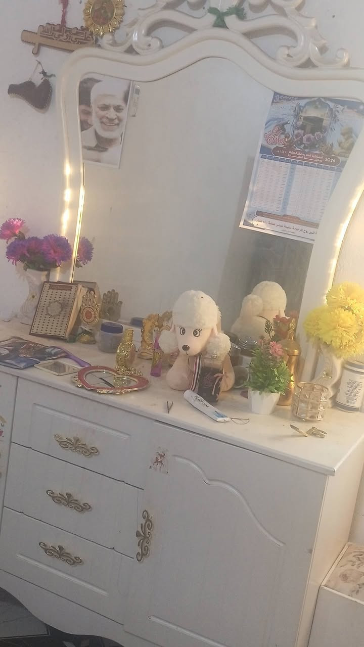 غرفه كويتي جديده للبيع المكان بصره الزبير السعر 800 بيه مجال ***********
