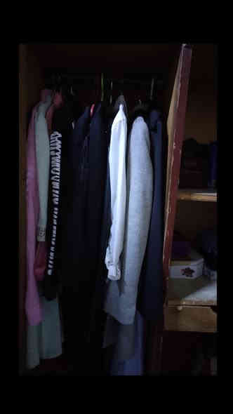 سلام عليكم عندي كنتور بابين 
باب الاول تعلاكه ملابس  او اكو جوه هم مسافه تحطون غراض باب ثاني بي رفوف مساحته حلوه كنتور جبيره 
بس يحتاجله صبغ الكنتور نظيف وقوي 
سعره200
رقم تواصل الواتساب:***********
