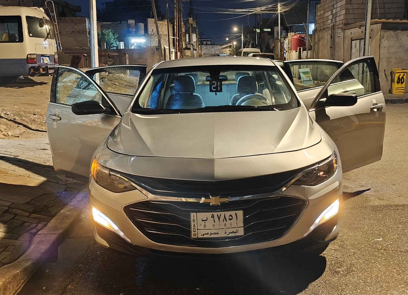 السلام عليكم 
ماليبو 21 معوقين 
حادثه خشم بنيد شوي من جاملغ حادث سطحي وصندوك مبدل من امريكا 
ماشيه 120 الف كيلو 
مواصفات lt 
125 بيها مجال رايد مراوس ويا ترافولس 12 لو 13 خليجي 
***********
مكاني بصرة
