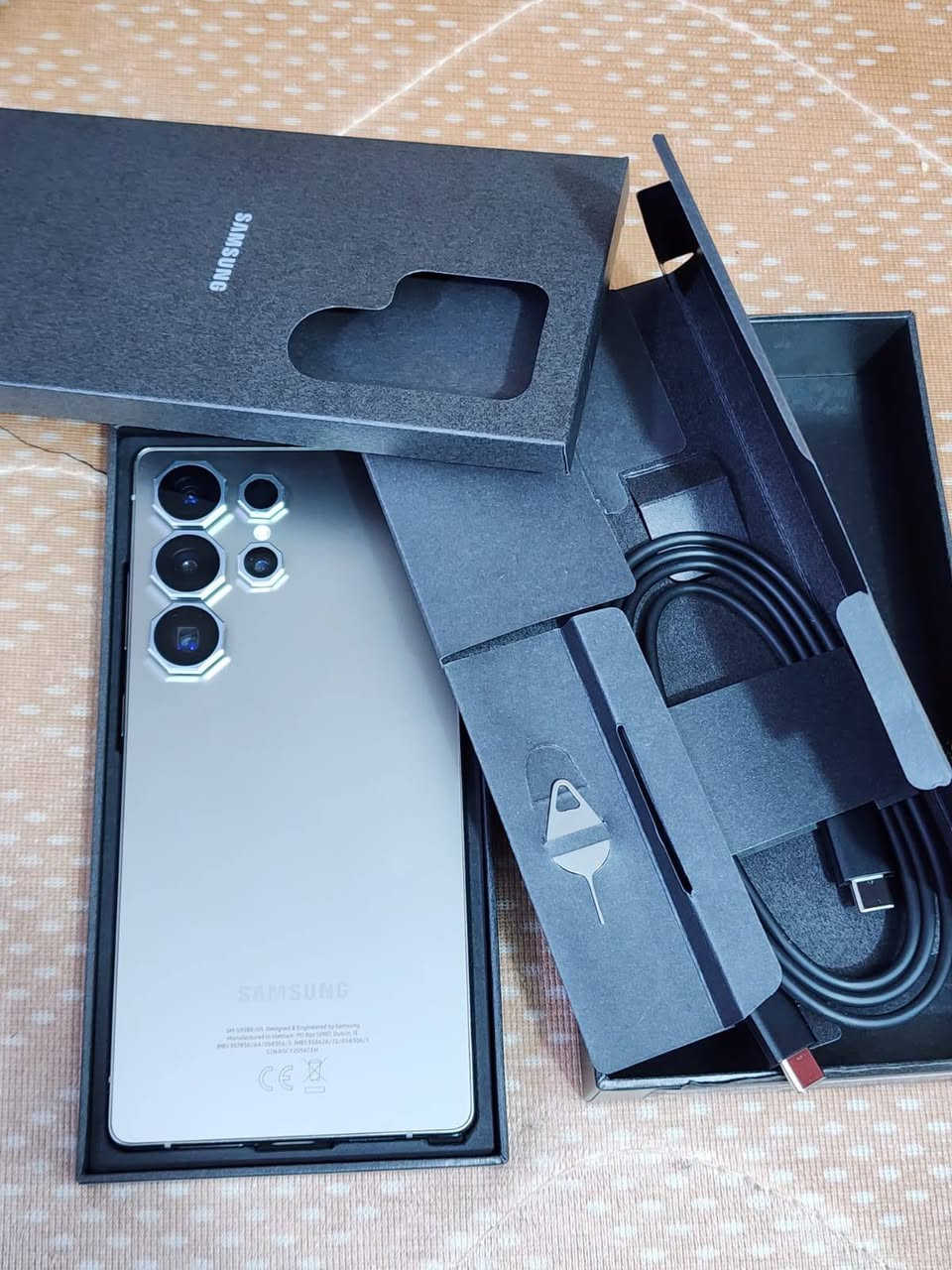 SAMSUNG  Galaxy  S25  Ultra
سامسونج جالكسي اس ٢٥التره 
ذاكره 1تيره عين الفهد 
مكاني بغداد حي المعالف 
سعره 1500 وبي مجال 
رقمي ***********
