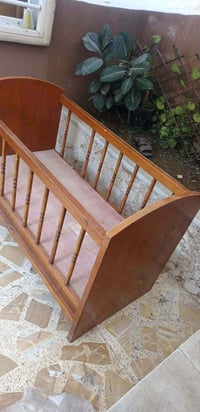 تخت طفل • للبيع