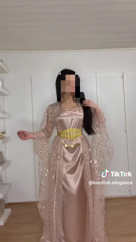 الواااانه تجنن 🦋😍
قماش الزي الكردي… فخامة من أول نظرة ✨تول مطرّز بنقوش هندسية أنيقة مع بطانة ساتان لامعة بلون برونزي مميز، يعطيك إطلالة راقية #اكسبلورر


**إذا كنت صاحب هذا الإعلان وتريد حذفه لأي سبب، رجاءا أرسل رسالة إلى الدعم الفني**
