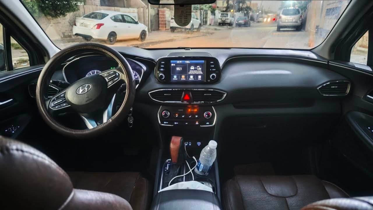 🚗 هيونداي سنتافي 2019 وارد أمريكي - الشكل الجديد 🚗
سيارة نظيفة جداً ومستخدمة بعناية، جاهزة .

✅ محرك 2400 سي سي اقتصادي وقوي
✅ ماشية فقط 65 ألف ميل
✅ رقم بغداد باسم المالك وتحويل فوري ثاني يوم
✅ شاصي ولغود مكفولات بالكامل
✅ سونار متوفر ورقم الشاصي موجود للفحص والتأكد
شاشة كبيرة
• كاميرا خلفية
• Apple CarPlay & Android Auto
• رادارات
• نقطة عمياء
• مثبت سرعة
• مانع انزلاق
• حساس ضغط الإطارات
• LED Lights
• Auto Hold
• هاند بريك كهربائي
• تدفئة وتبريد
• تبريد قطعتين
• تحكمات ستيرن
• Bluetooth / AUX / USB

📋 ملاحظة للشفافية:
السيارة بدون حوادث، ويوجد سونار ورقم شاصي للفحص والتأكد. بيها فقط 3 قطع صبغ (البنيد، القمارة، الجام الأيمن) بدون أي تعديل أو تأثير على الهيكل، وحالتها العامة ممتازة جداً.

💰 السعر: ١٣٨ دولار و بيه مجال للجادين .

📍 بغداد
📞 ***********

السيارة على الواقع أجمل من الصور،

