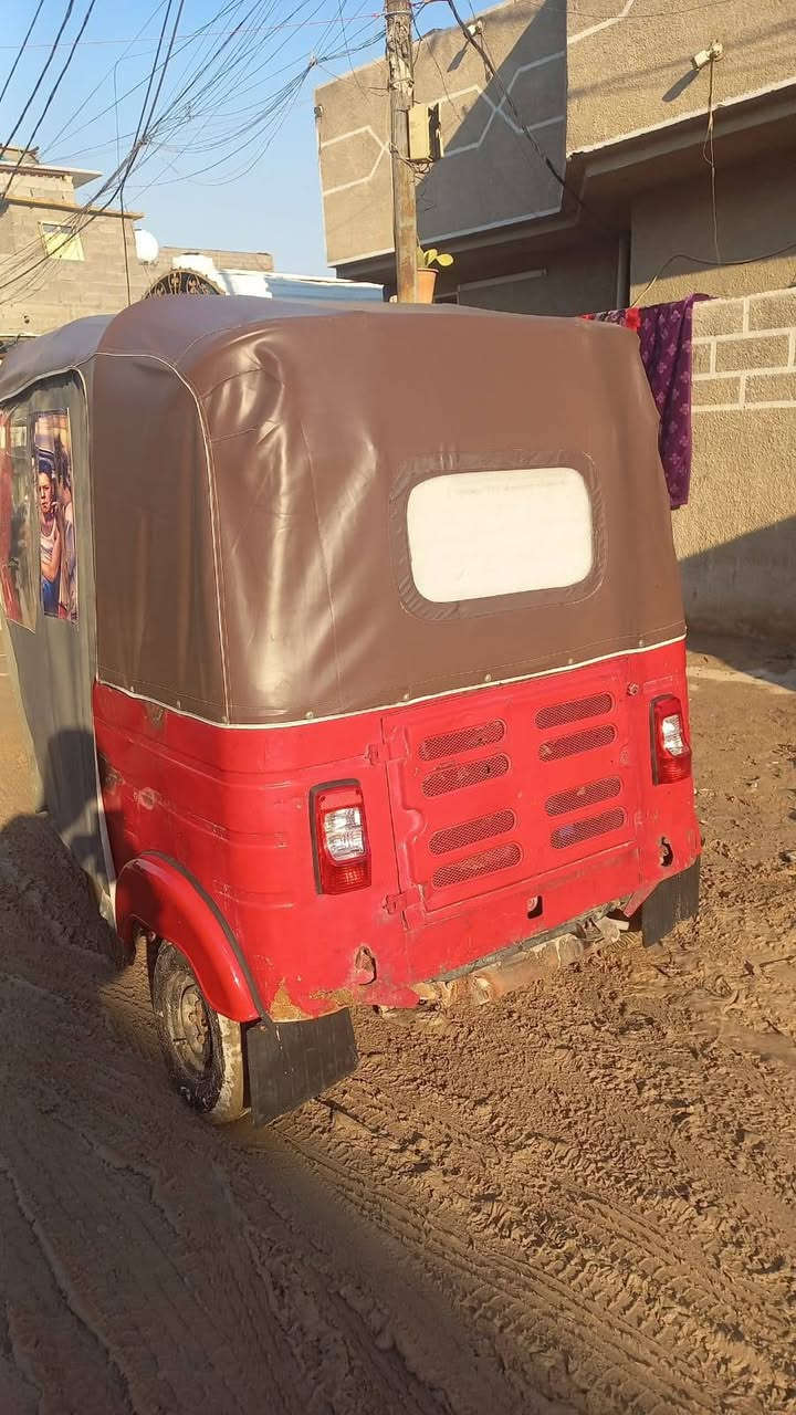 سلام عليكم تكتك البيع مديل 2017 مرقمه رقم واسط تحويل ثاني يوم تكتك نضيفه مكينة حلوه ناعمه السعر 3500وبيهة مجال بسيط عنوان بغداد الحبيبيه رقم ***********
