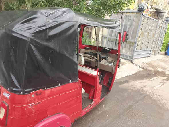 تكتك موديل ١٨ مشيت با معامله بسبب دوام بقه اشياء قليله ورقم ودخلته هزه لكن ما كملت ابيع وراق  بيه اشياء بسيطه للبيع سعر  ٥  اله ربع قفل ٤ ونص  لي ما يعجبه  لا يعلق ولا يستهزئ رجاء خوي اكد ر كول سعر على  خاص اذا ما انباعت فلوسه بيه وخلي سايق   با شروط لي اريده العنوان بغداد البلديات خلف اللحوم البركه وهاذه رقمي ***********
