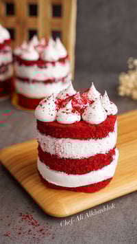 متوفر دورة قطع الكيك للمبتدئين العنوان بغداد 07723270636