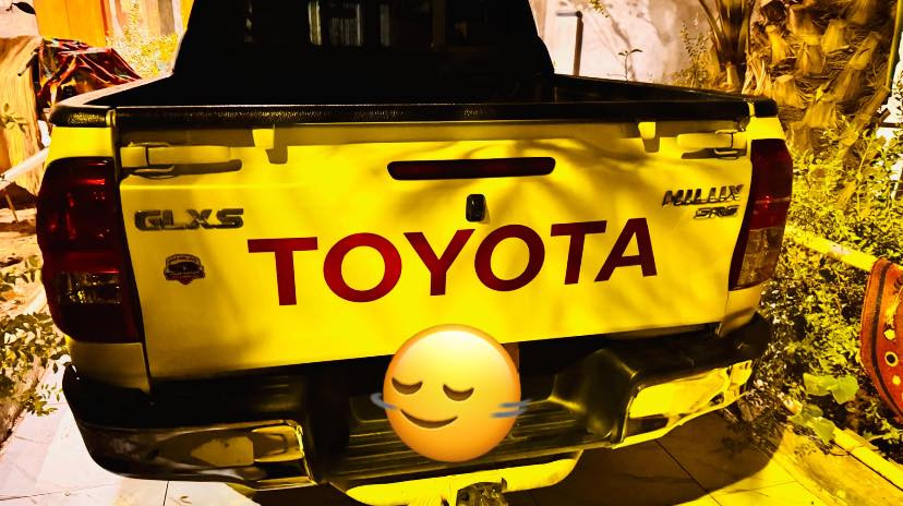 سلام وعليكم هايلوكس فورويل بريميه لون صدفي فول كير عادي تبريد خلفي موديل ٢٠١٩رقم اربيل سنويه منتهيه شرط التحويل والتجديد كفاله مكينه  كارتون وكير وكشر من الصبغ والمعجون فقط ملاحضات بسيطه بارد 
السعر ٢٣٥وبيه مجال الاستفسار ***********(كازززززز)
