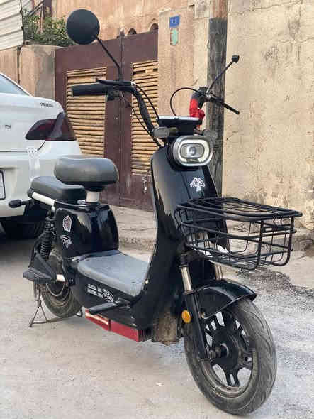 السلام عليكم
دراجه شحن حجم 14 موديل 2024 بطاريه جديده ولي صالها شهر اربع بطاريات اصغار السعر 250 المكان الدورة شارع 60 رقم الهاتف ***********
