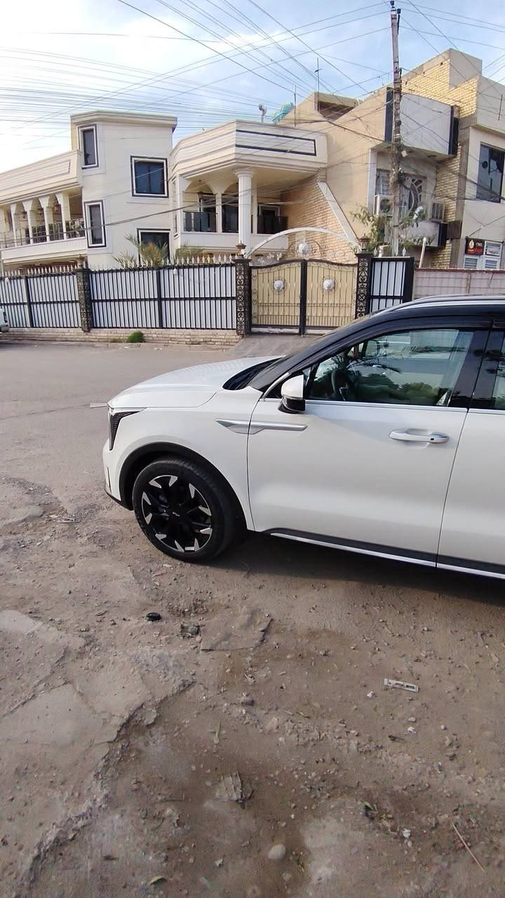 السلام عليكم كيا سورنتو 2025 سياره جديده ماشيه 10,000 والسياره باسمي شخصين *********** ، ما متواجد على الفيسبوك
