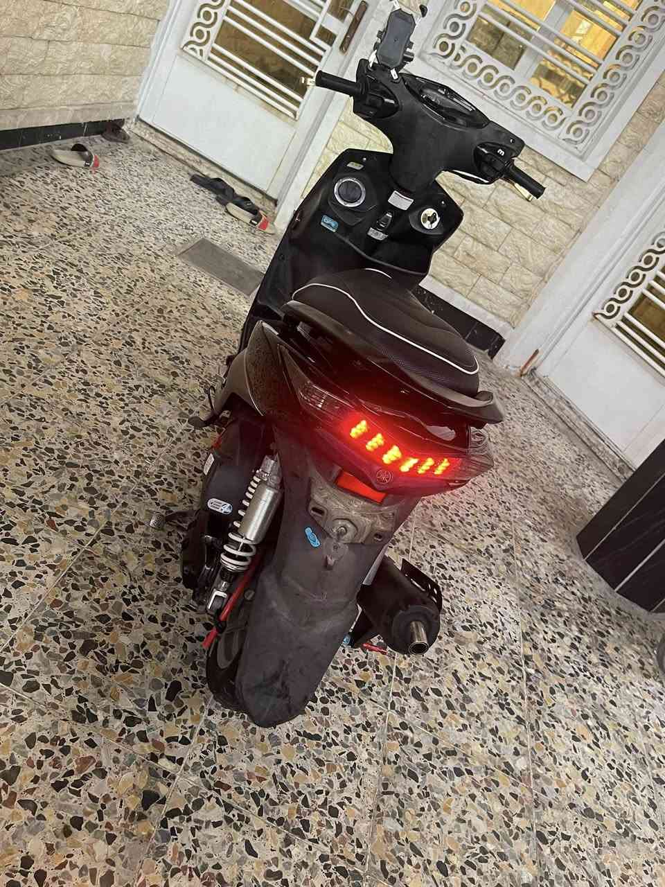 السلام عليكم سكنس لد للبيع بيها تزويد صدر امامي وجاملغ كاربون فايبر ويدات بريك ومري ودبلات خلفيه ابو بطل وصالنصه وقبق هندر رياضي وقبق فلاوين كوسو واشايره زرع السعر ١٣٠٠ وبيها مجال مكان الشعب الرقم ***********
