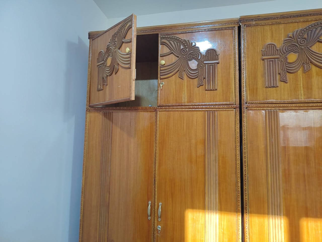 السلام عليكم غرفه للبيع
***********
