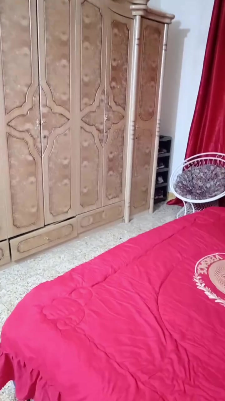 السلام عليكم غرفة للبيع 250 وبيها مجال هاتف ***********
