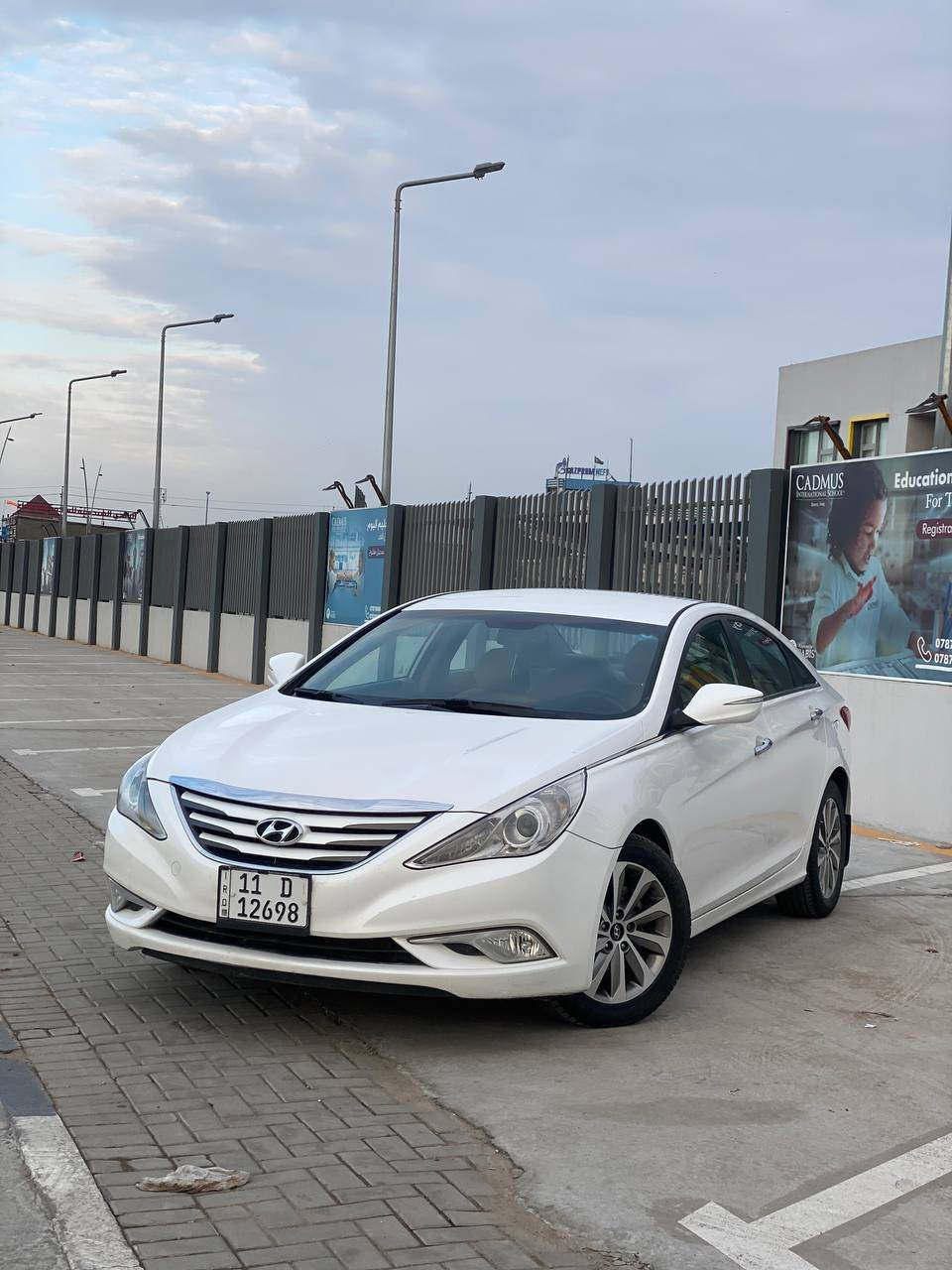 السلام عليكم
سوناته خليجي
فول ماعده لفتحه
مديل 2015 
محرك.  2400  دوش
رقم بغداد نكليزي
سيارة كفاله عامه
// كشن كهرباء
// داخل  عسلي
//تحكمات ستيرن 
// شفتات 
// اشاير بالمري
// شاشة و كامرة
حساسات 
 مكاني بصرة
شراي يخابر ع رقم
مكلف بنشر
***********
