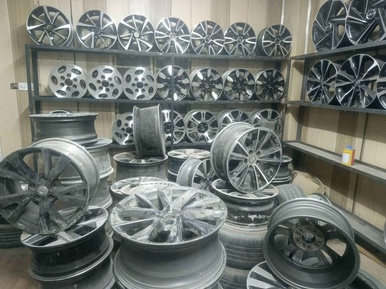 مخازن الغريري
يوجد لدينا كافه انواع الاطارات المستعملة 
والبالة والويلكب والويل الحديد جملة ومفرد 
ويوجد لدينا خدمة توصيل داخل بغداد
عنوان
بغداد ابو غريب حي ألشهداء 
الاستفسار ‏‪***********‬‏
