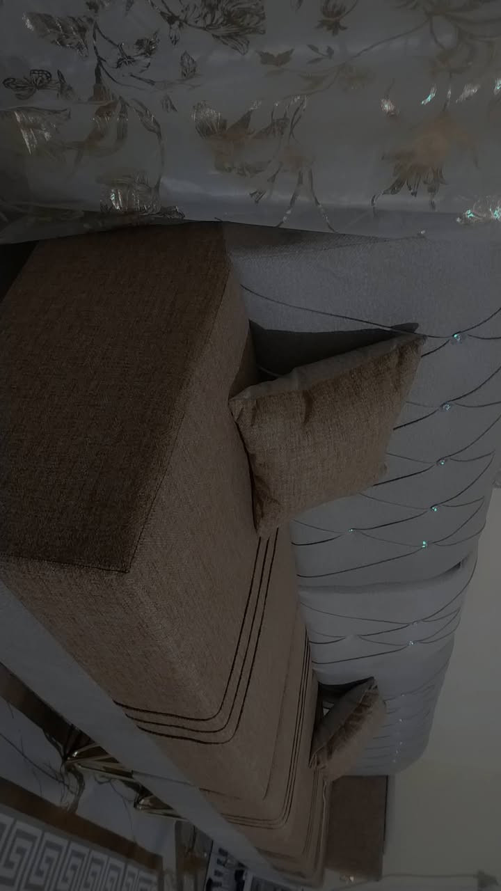 تخم تركي ع الفحص ١٠ مقاعد ب٤٠٠ ومجاله بسيط بالحقيقه يختلف كلش عن التصوير عنوانه شارع الوكفه القديمه قرب مطعم اربيل


**إذا كنت صاحب هذا الإعلان وتريد حذفه لأي سبب، رجاءا أرسل رسالة إلى الدعم الفني**