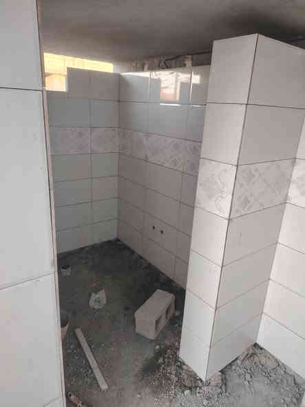 سلام عليكم يوجد خلفه سيراميك متفرغ عن العمل هاذه جزء من عملي الاتصال على الرقم التالي ***********
